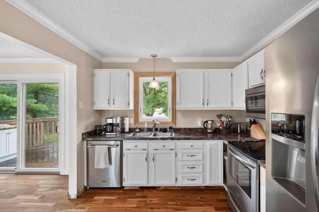 10085 NW 78th Avenue, Johnston, IA 50131