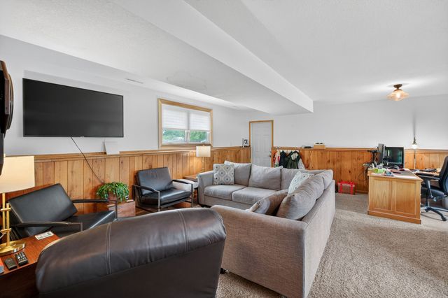 10085 NW 78th Avenue, Johnston, IA 50131