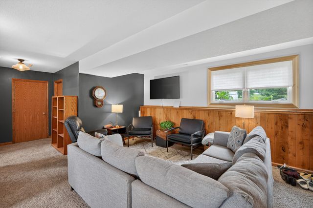 10085 NW 78th Avenue, Johnston, IA 50131