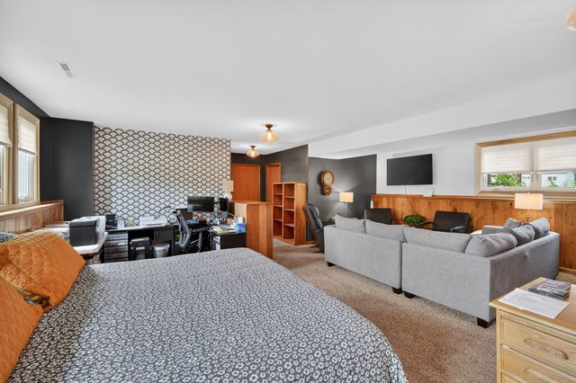 10085 NW 78th Avenue, Johnston, IA 50131