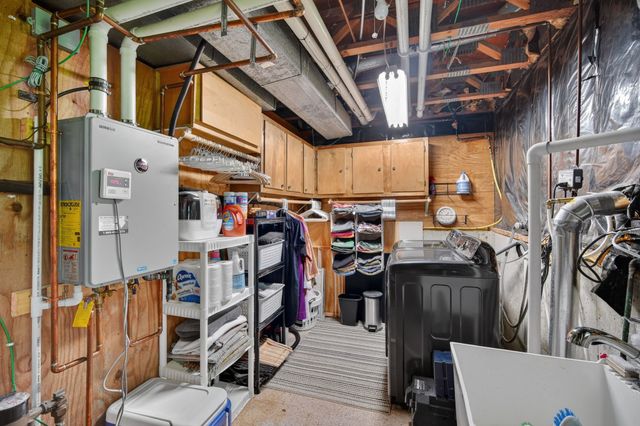 10085 NW 78th Avenue, Johnston, IA 50131