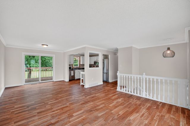 10085 NW 78th Avenue, Johnston, IA 50131