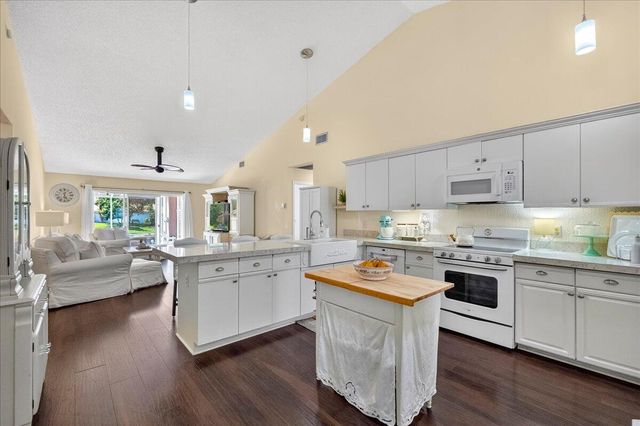 18293 Fresh Lake Way, Boca Raton, FL 33498