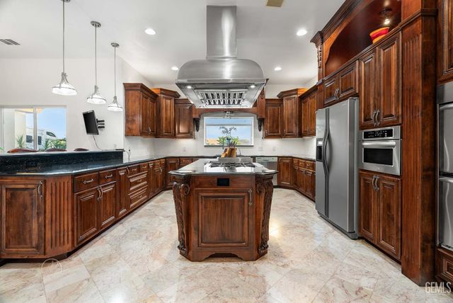 9446 Kern River Avenue, Bakersfield, CA 93308