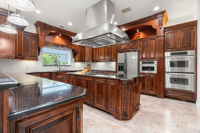 9446 Kern River Avenue, Bakersfield, CA 93308