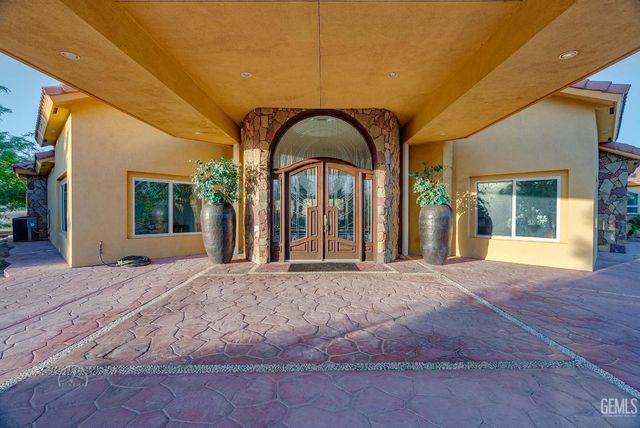 9446 Kern River Avenue, Bakersfield, CA 93308