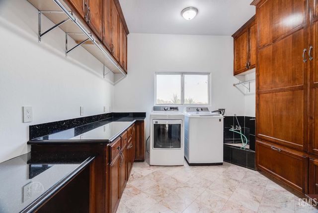 9446 Kern River Avenue, Bakersfield, CA 93308