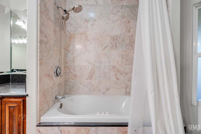 9446 Kern River Avenue, Bakersfield, CA 93308