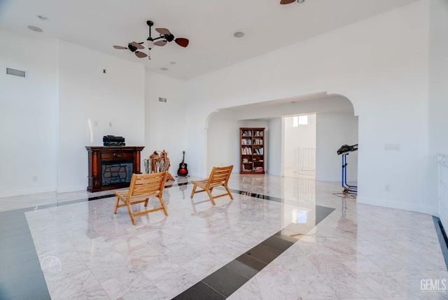 9446 Kern River Avenue, Bakersfield, CA 93308