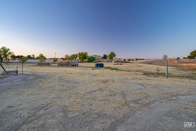 9446 Kern River Avenue, Bakersfield, CA 93308