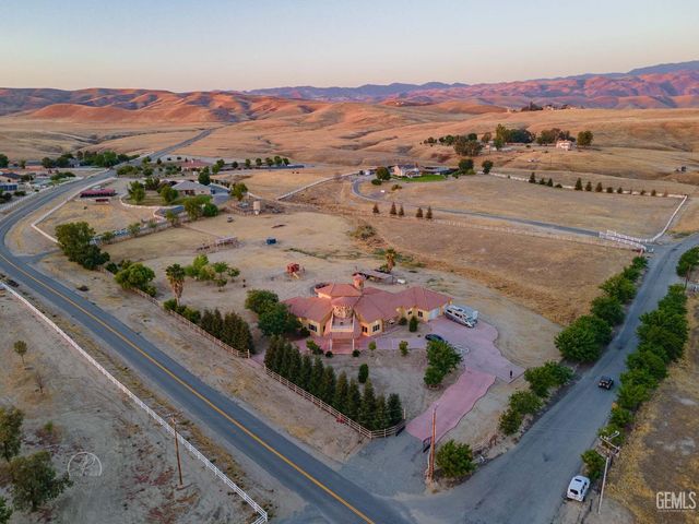 9446 Kern River Avenue, Bakersfield, CA 93308