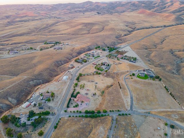 9446 Kern River Avenue, Bakersfield, CA 93308