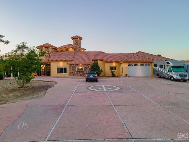 9446 Kern River Avenue, Bakersfield, CA 93308