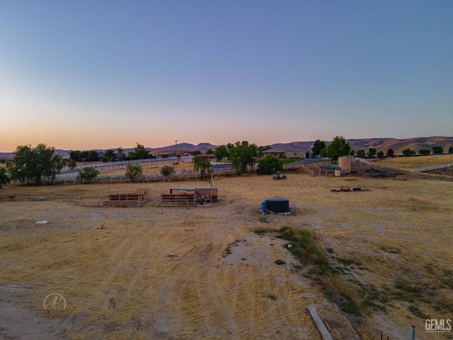 9446 Kern River Avenue, Bakersfield, CA 93308