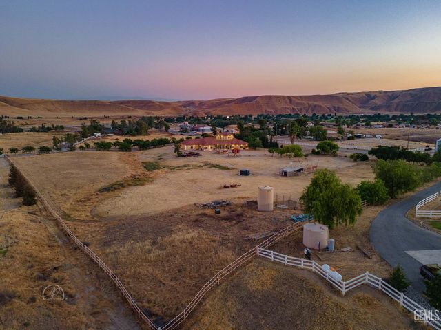 9446 Kern River Avenue, Bakersfield, CA 93308