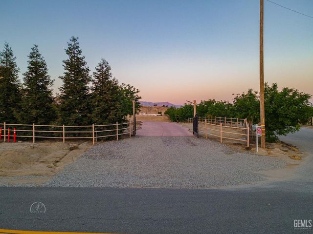 9446 Kern River Avenue, Bakersfield, CA 93308