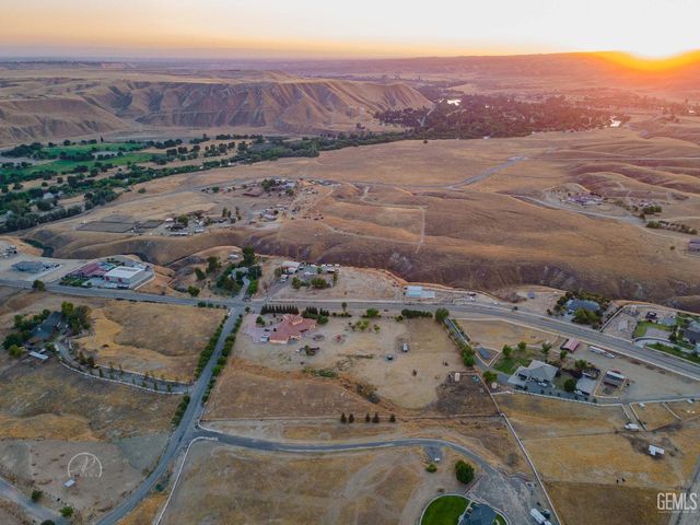 9446 Kern River Avenue, Bakersfield, CA 93308