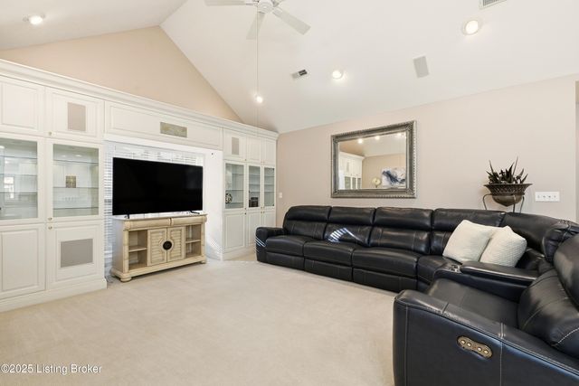 404 Eastgate Village Wynde, Louisville, KY 40223