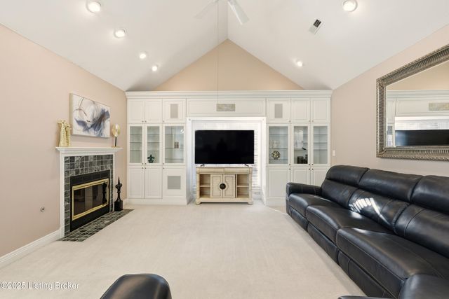 404 Eastgate Village Wynde, Louisville, KY 40223