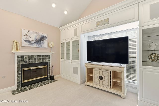 404 Eastgate Village Wynde, Louisville, KY 40223