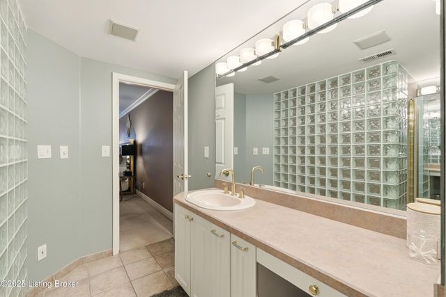 404 Eastgate Village Wynde, Louisville, KY 40223