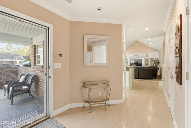 404 Eastgate Village Wynde, Louisville, KY 40223