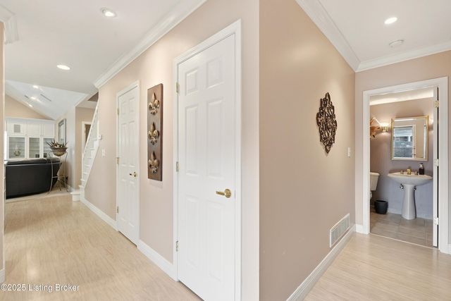 404 Eastgate Village Wynde, Louisville, KY 40223