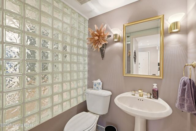 404 Eastgate Village Wynde, Louisville, KY 40223