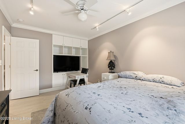 404 Eastgate Village Wynde, Louisville, KY 40223