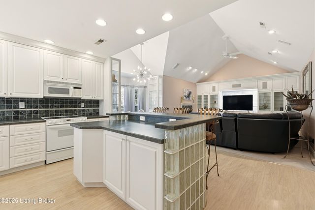 404 Eastgate Village Wynde, Louisville, KY 40223