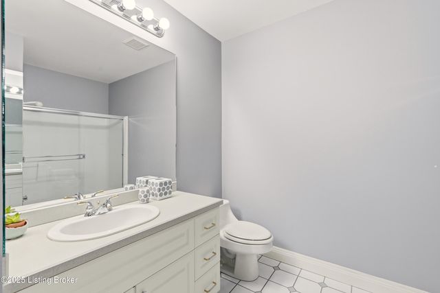 404 Eastgate Village Wynde, Louisville, KY 40223