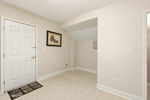 404 Eastgate Village Wynde, Louisville, KY 40223