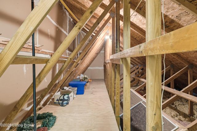 404 Eastgate Village Wynde, Louisville, KY 40223