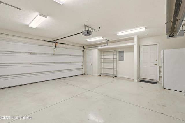 404 Eastgate Village Wynde, Louisville, KY 40223