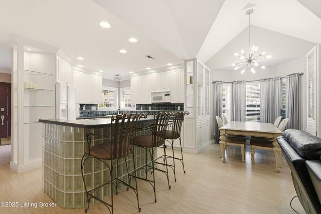 404 Eastgate Village Wynde, Louisville, KY 40223