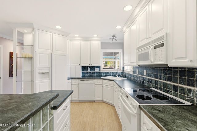 404 Eastgate Village Wynde, Louisville, KY 40223