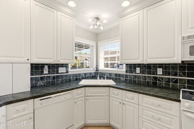 404 Eastgate Village Wynde, Louisville, KY 40223