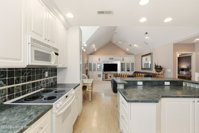 404 Eastgate Village Wynde, Louisville, KY 40223