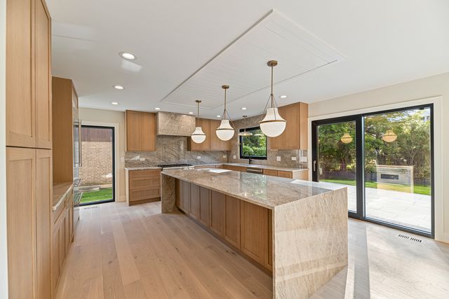 1400 Kingsport Court, Northbrook, IL 60062