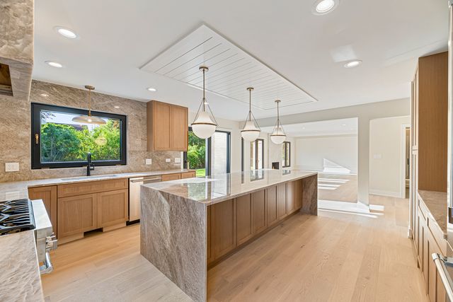 1400 Kingsport Court, Northbrook, IL 60062