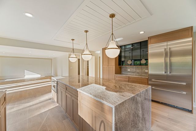 1400 Kingsport Court, Northbrook, IL 60062