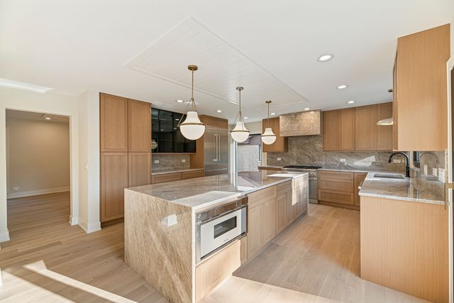 1400 Kingsport Court, Northbrook, IL 60062