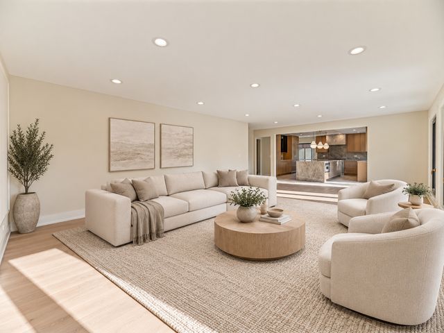 1400 Kingsport Court, Northbrook, IL 60062