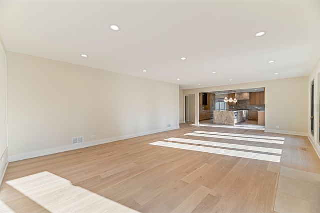 1400 Kingsport Court, Northbrook, IL 60062