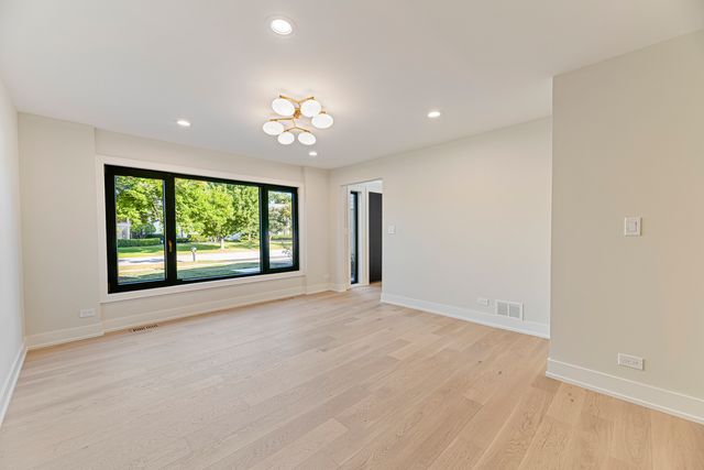 1400 Kingsport Court, Northbrook, IL 60062