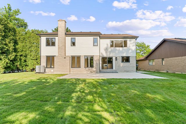 1400 Kingsport Court, Northbrook, IL 60062