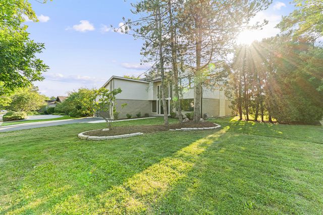 1400 Kingsport Court, Northbrook, IL 60062