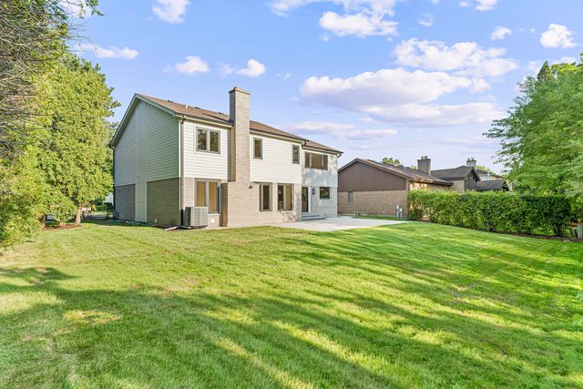 1400 Kingsport Court, Northbrook, IL 60062