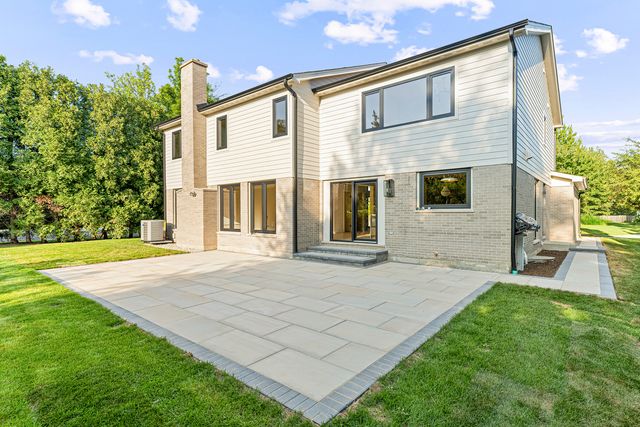 1400 Kingsport Court, Northbrook, IL 60062