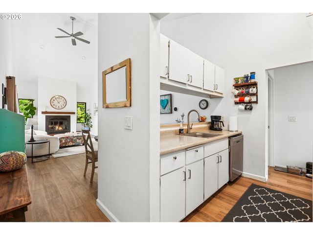 331 Se 146TH Ave 18, Portland, OR 97233